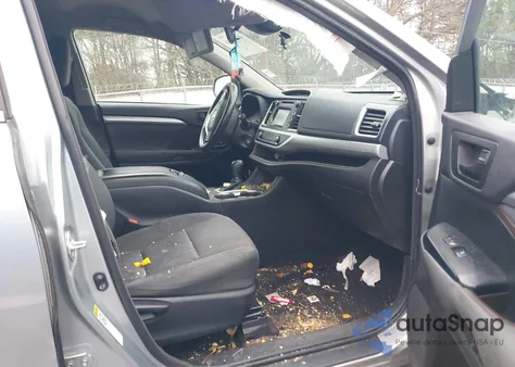 2018 Toyota Highlander Le z USA, uszkodzony, nr VIN 5TDZZRFHXJS240265